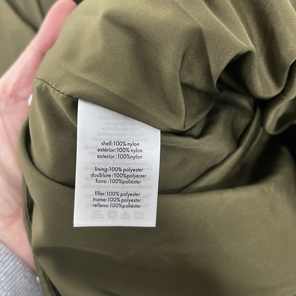 NWT We Wore What Snap off Sleeve Puffer Jacket/Vest Medium - Picture 8 of 8